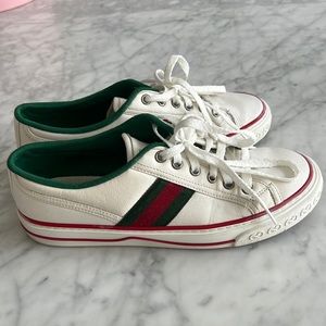 Gucci leather tennis shoes size 8 new laces